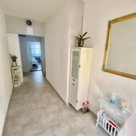 Nikola Apartment