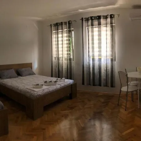 Nikola Apartment