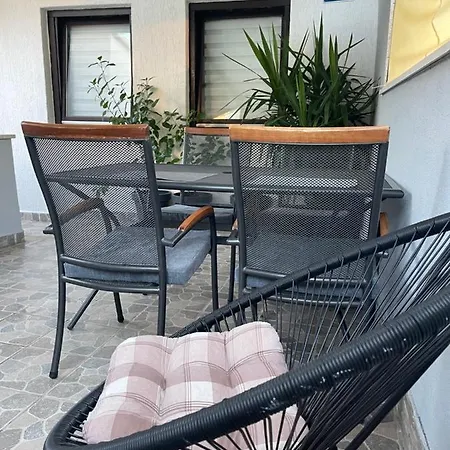 Apartment Nikola *