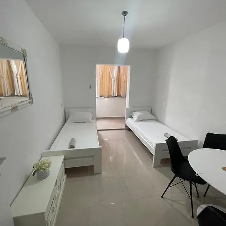 Nikola Apartment