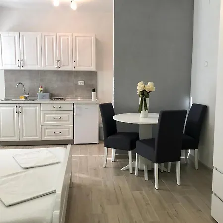 Nikola Apartment *